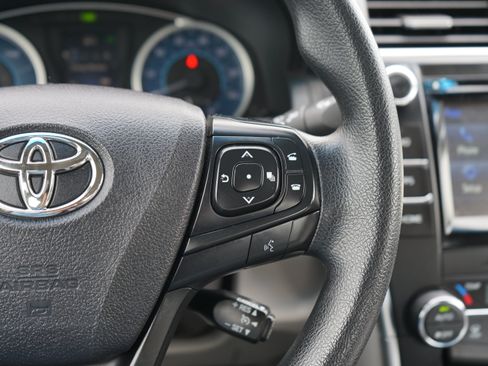 Used 2016 Toyota Camry LE FWD image 25