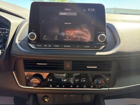 Used 2025 Nissan Rogue SV w/ SV Premium Package FWD image 22