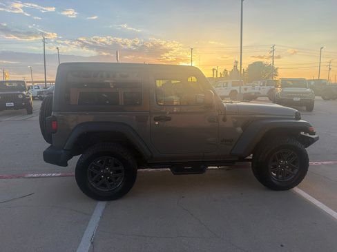 Used 2021 Jeep Wrangler Sport AWD/4WD image 4