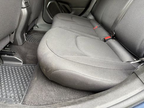 Used 2023 Jeep Renegade Latitude AWD/4WD image 18