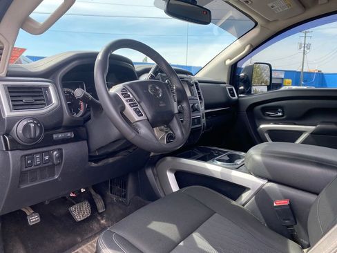 Used 2017 Nissan Titan SV AWD/4WD image 9