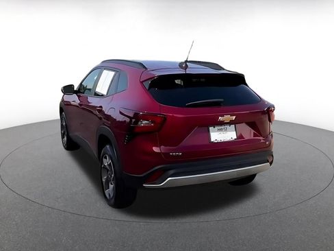 Used 2025 Chevrolet Trax LT w/ LT Convenience Package FWD image 7