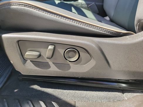 Used 2025 GMC Canyon Denali AWD/4WD image 15