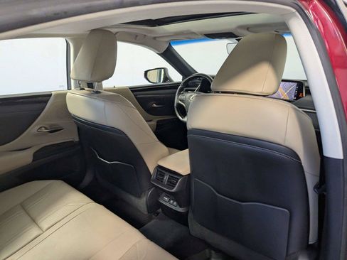 Used 2020 Lexus ES 300h w/ Accessory Package FWD image 30