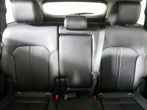 Certified 2025 MAZDA CX-70 3.3 Turbo w/ Preferred Package image 13