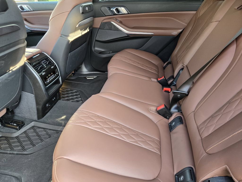 Certified 2025 BMW X7 M60i AWD/4WD image 33