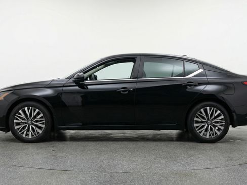 Used 2025 Nissan Altima 2.5 SV image 5