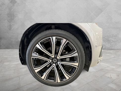 Used 2023 Volvo XC60 B5 Ultimate w/ Climate Package FWD image 2
