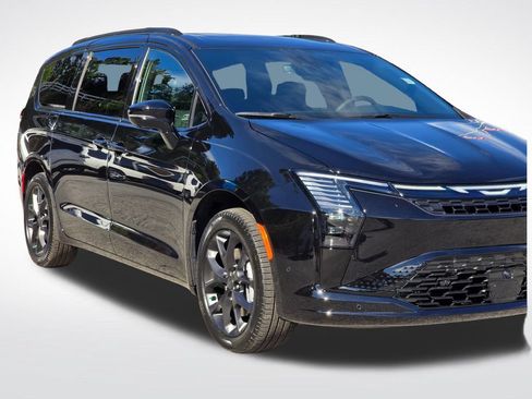 New 2027 Chrysler Pacifica Limited w/ S Appearance Package AWD/4WD image 38