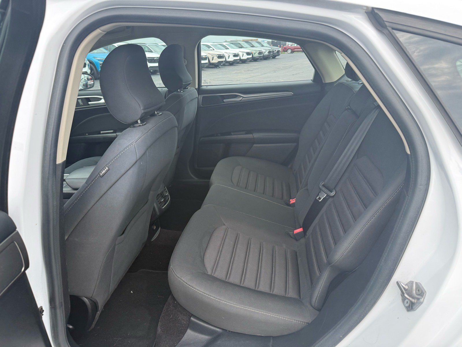 Used 2017 Ford Fusion SE w/ Fusion SE Technology Package FWD image 8