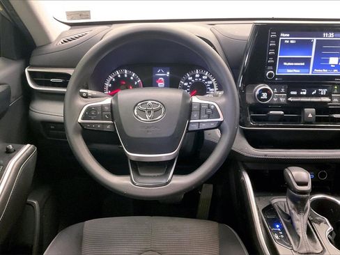 Used 2022 Toyota Highlander L image 4