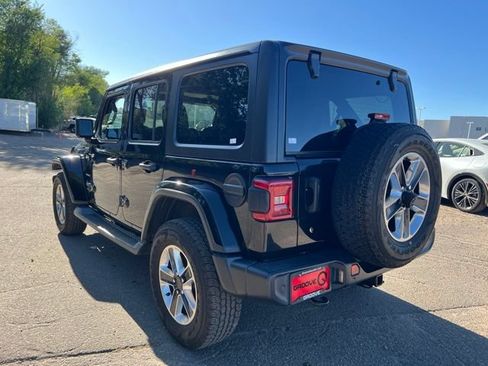 Used 2018 Jeep Wrangler Unlimited Sahara AWD/4WD image 3