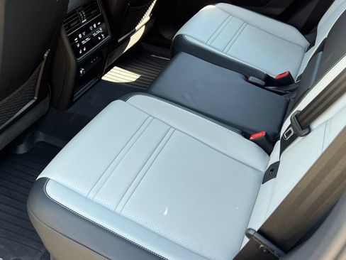 Certified 2024 Porsche Cayenne S AWD/4WD image 18