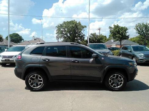 Used 2020 Jeep Cherokee Trailhawk AWD/4WD image 5