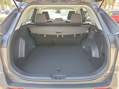 Used 2021 Toyota RAV4 LE image 8
