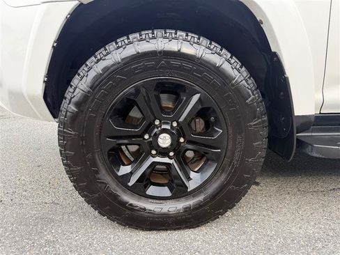 Used 2019 Toyota 4Runner SR5 AWD/4WD image 10