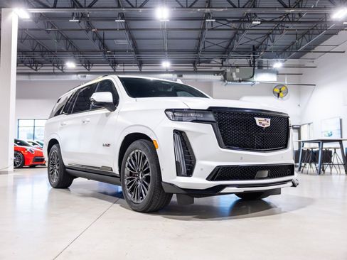 Used 2024 Cadillac Escalade V AWD/4WD image 3