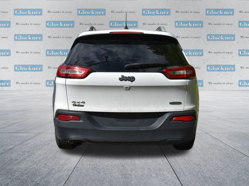 Used 2018 Jeep Cherokee Latitude Plus w/ Cold Weather Group AWD/4WD image 7
