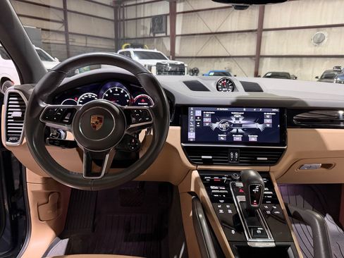 Used 2019 Porsche Cayenne AWD/4WD image 30