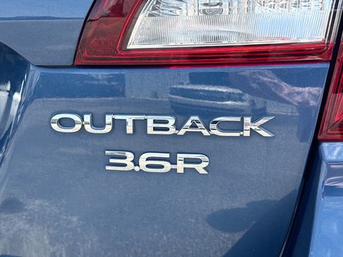 Used 2019 Subaru Outback 3.6R Limited AWD/4WD image 11