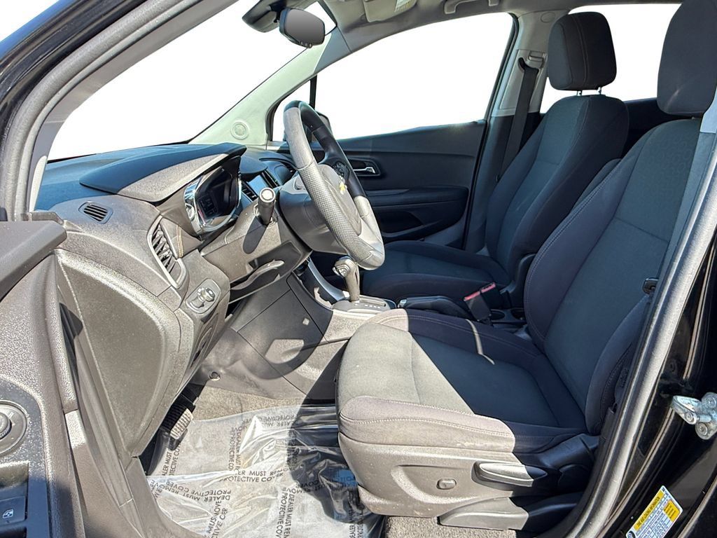 Used 2020 Chevrolet Trax LS w/ Tint and Cruise Package FWD image 9