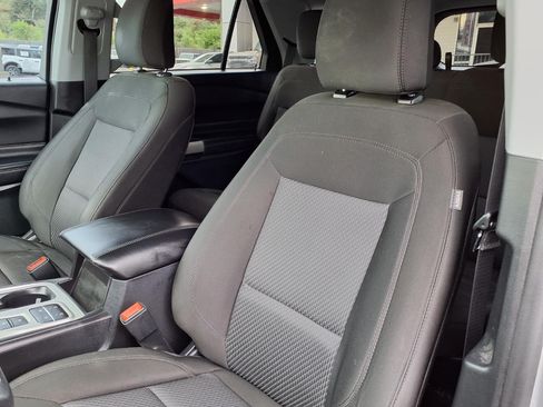 Certified 2024 Ford Explorer XLT RWD image 15