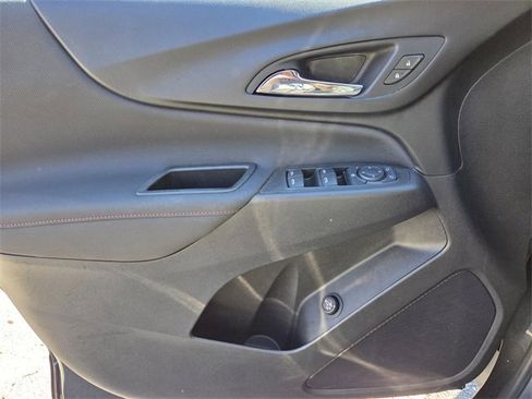 Certified 2022 Chevrolet Equinox RS w/ Infotainment Package image 30