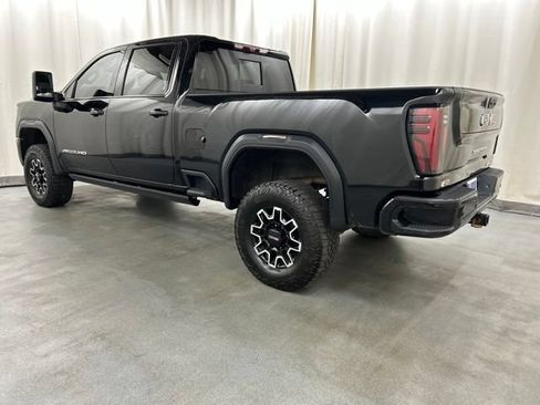 Used 2024 GMC Sierra 2500 AT4X AWD/4WD image 3