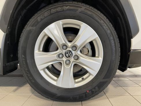 Used 2021 Toyota RAV4 LE image 16