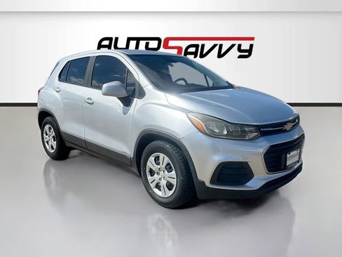 Used 2018 Chevrolet Trax LS FWD image 1