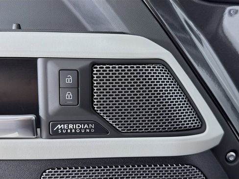 Used 2024 Land Rover Defender 110 SE image 22