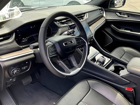 Used 2025 Jeep Grand Cherokee Limited 4xe image 13