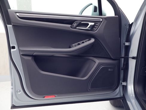 New 2026 Porsche Macan AWD/4WD image 13