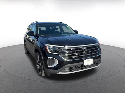 Used 2026 Volkswagen Atlas SE AWD/4WD image 3