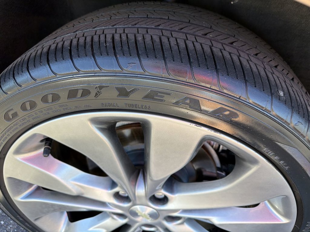 Used 2018 Chevrolet Malibu Premier w/ Premier Sun and Wheel Package FWD image 32