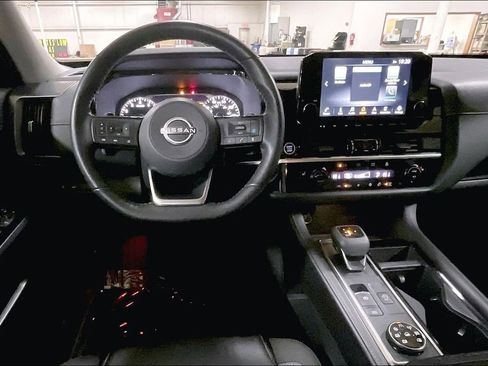 Used 2023 Nissan Pathfinder SL AWD/4WD image 5