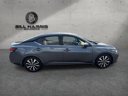 Used 2022 Nissan Sentra SV w/ SV Premium Package FWD image 4