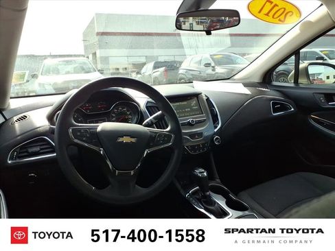 Used 2017 Chevrolet Cruze LT image 12