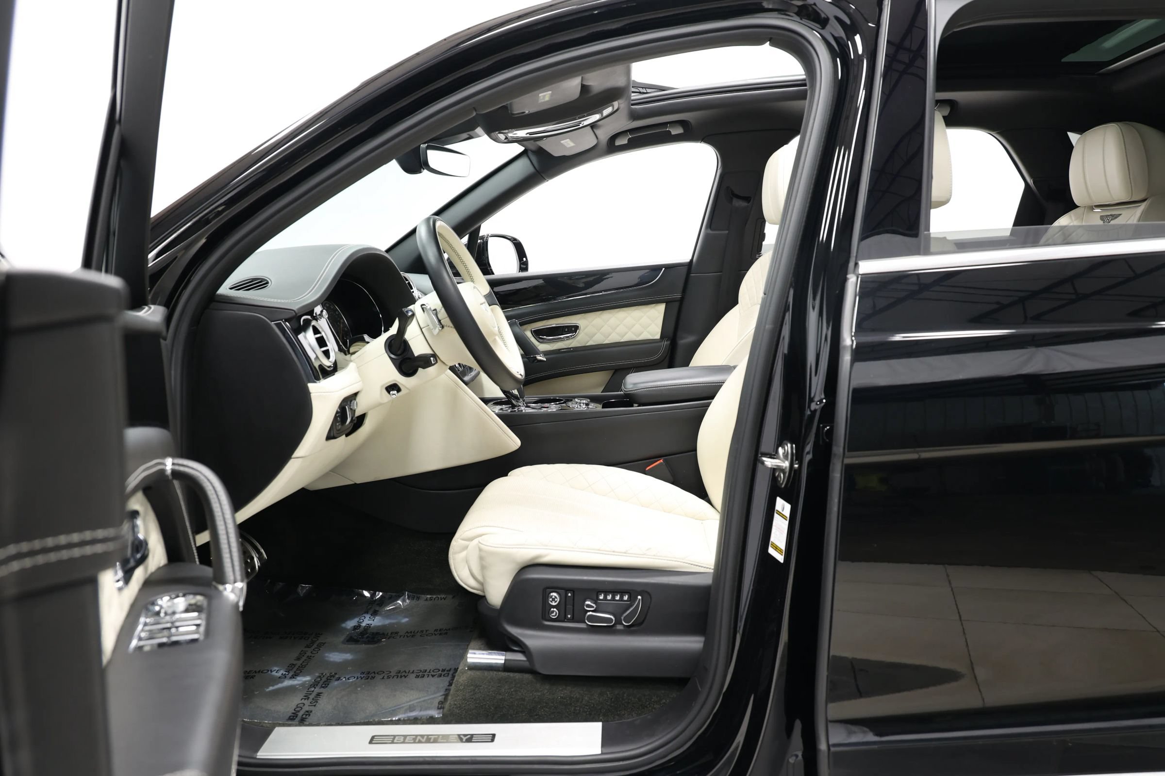 Used 2017 Bentley Bentayga AWD/4WD image 15