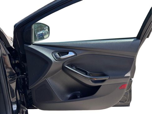 Used 2015 Ford Focus Titanium FWD image 37