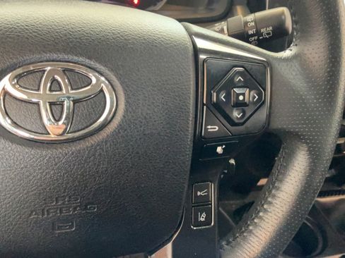 Certified 2022 Toyota 4Runner TRD Off-Road AWD/4WD image 20