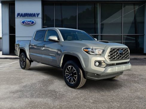 Used 2021 Toyota Tacoma TRD Sport image 3