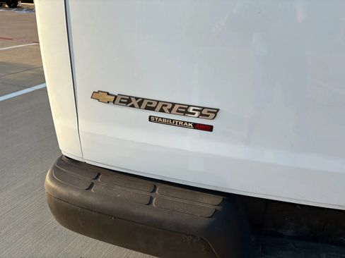 Used 2014 Chevrolet Express 1500 AWD image 10