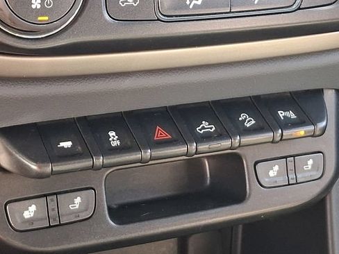 Used 2022 Chevrolet Colorado Z71 AWD/4WD image 15
