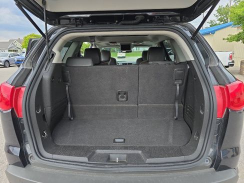 Used 2011 Chevrolet Traverse LT w/ LPO, 'HIT The Road' Package FWD image 32