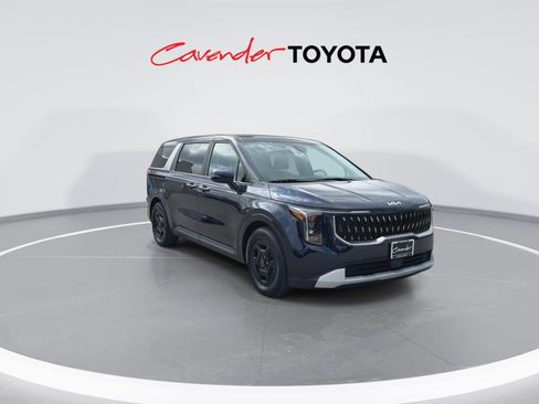 Used 2026 Kia Carnival FWD image 2