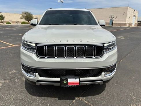 Used 2022 Jeep Wagoneer Series III w/ Premium Group I AWD/4WD image 9