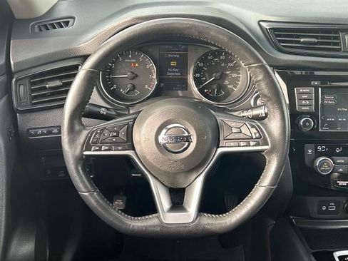 Used 2018 Nissan Rogue SV w/ Premium Package image 15