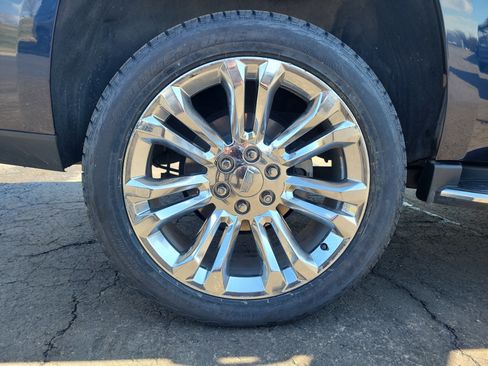 Used 2020 Cadillac Escalade Luxury w/ LPO, Radiant Package AWD/4WD image 11