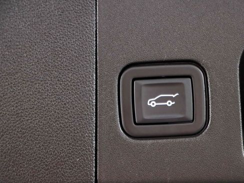 Used 2018 Cadillac XT5 Luxury w/ Driver Awareness Package image 31